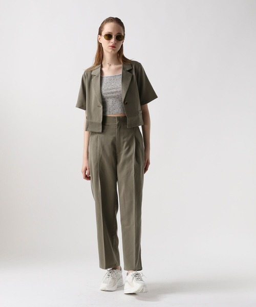 FOREVER 21(フォーエバー トゥエンティーワン)の「テトロンクロップドショートジャケット(テーラードジャケット・レディース・グレー/ブラウン・SMALL/MEDIUM)」の11枚目の写真