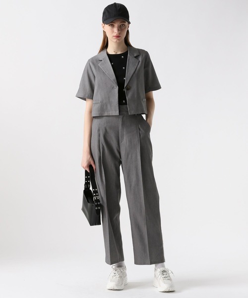FOREVER 21(フォーエバー トゥエンティーワン)の「テトロンクロップドショートジャケット(テーラードジャケット・レディース・グレー/ブラウン・SMALL/MEDIUM)」の20枚目の写真