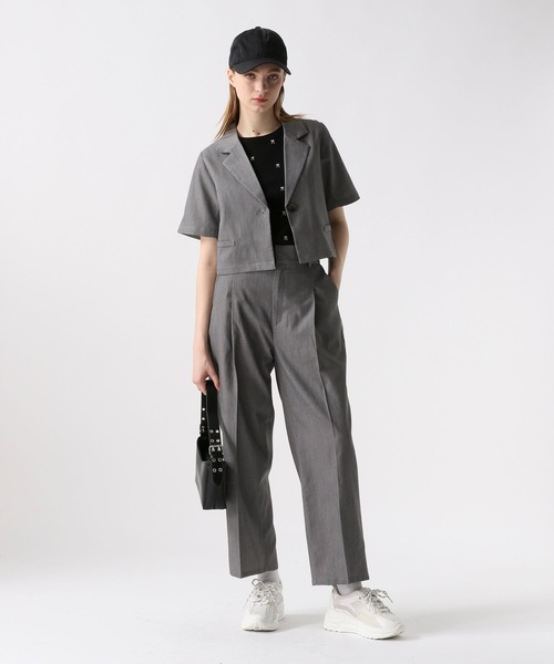 FOREVER 21(フォーエバー トゥエンティーワン)の「テトロンクロップドショートジャケット(テーラードジャケット・レディース・グレー/ブラウン・SMALL/MEDIUM)」の22枚目の写真
