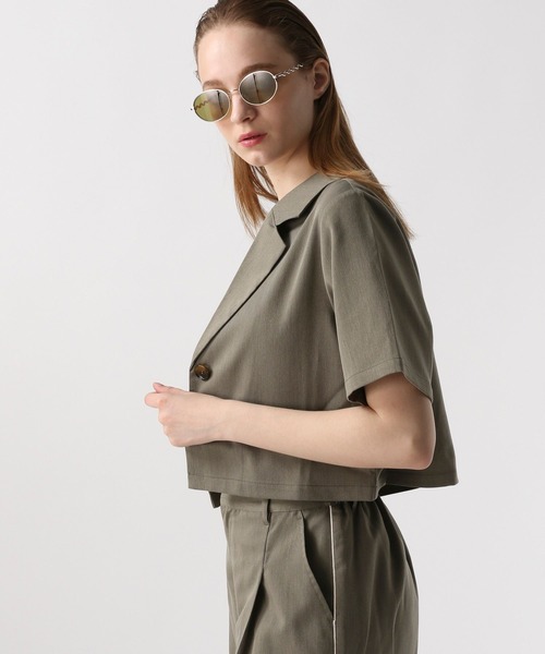 FOREVER 21(フォーエバー トゥエンティーワン)の「テトロンクロップドショートジャケット(テーラードジャケット・レディース・グレー/ブラウン・SMALL/MEDIUM)」の17枚目の写真
