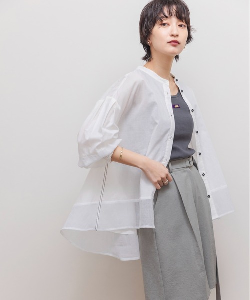 Eimee Law（エイミーロウ）の「バックシャーリング ヘムシアーブラウス（シャツ/ブラウス・レディース・ブラック/オフホワイト/サックスブルー・38）」の2枚目の写真