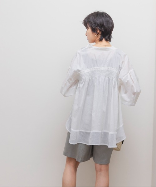 Eimee Law（エイミーロウ）の「バックシャーリング ヘムシアーブラウス（シャツ/ブラウス・レディース・ブラック/オフホワイト/サックスブルー・38）」の12枚目の写真