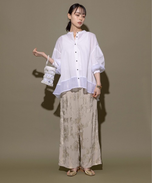 Eimee Law（エイミーロウ）の「バックシャーリング ヘムシアーブラウス（シャツ/ブラウス・レディース・ブラック/オフホワイト/サックスブルー・38）」の13枚目の写真