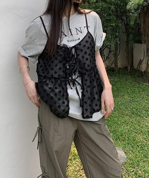 gossip!ロサンゼルス(ゴシップロサンゼルス)の「Y2Kレイヤードキャミソール 花柄ブラウス 重ね着アイテム レース フラワー刺繍 キャミカーディガン キャミソールトップス(キャミソール・レディース・ホワイト/ブラック・FREE)」の4枚目の写真