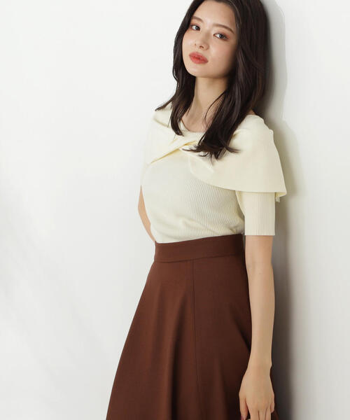 PROPORTION BODY DRESSING(プロポーションボディドレッシング)の「ねじりケープ風ニット / 1214270806(ニット/セーター・レディース・ホワイト/グリーン/ブラック・FREE)」の1枚目の写真