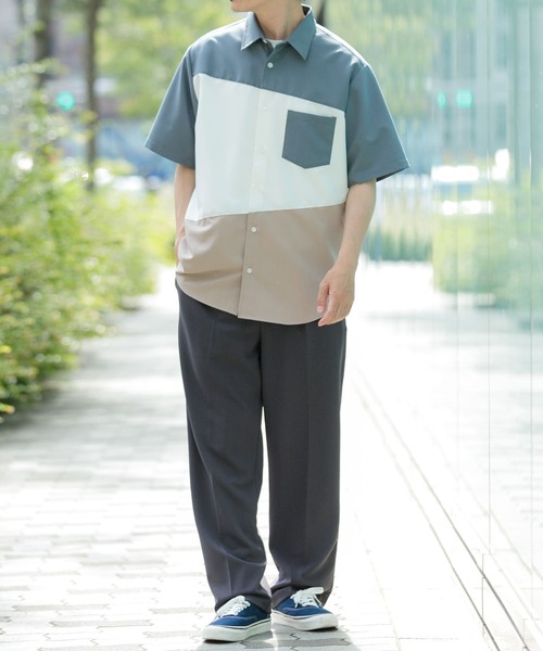 ITEMS URBANRESEARCH(アイテムズ アーバンリサーチ)の「Diagonal Switch 半袖シャツ(シャツ/ブラウス・メンズ・ホワイト/ブルー/グレー・LARGE/MEDIUM)」の10枚目の写真