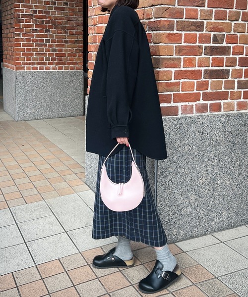 HEILIS（ヘイリス）の「【定番人気！HIT ITEM！】ベルトサボサンダル / 春 クロッグシューズ スウェードタッチ レザータッチ 秋 冬 サボ 韓国 スエード ブラック ベージュ 合皮 サンダル スリッポン（スリッポン・レディース・ベージュ/ブラック/ブラック系その他・S/M/L）」の5枚目の写真