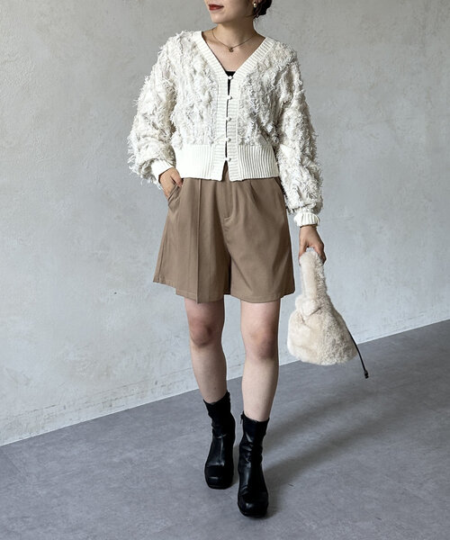 Thevon(ゼボン)の「ワンハンドル2WAYファーショルダー(ショルダーバッグ・レディース・アイボリー/グレイッシュベージュ・FREE)」の4枚目の写真