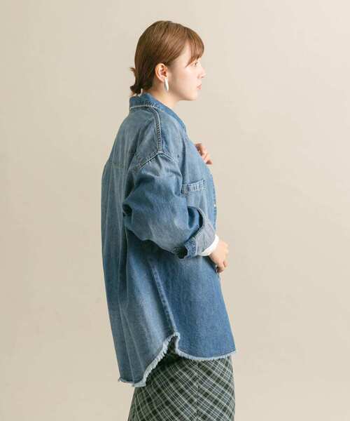 KBF（ケイビーエフ）の「オーバーデニムシャツ（シャツ/ブラウス・レディース・ブルー/ブラック・ONE）」の4枚目の写真