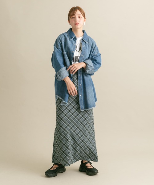 KBF（ケイビーエフ）の「オーバーデニムシャツ（シャツ/ブラウス・レディース・ブルー/ブラック・ONE）」の7枚目の写真