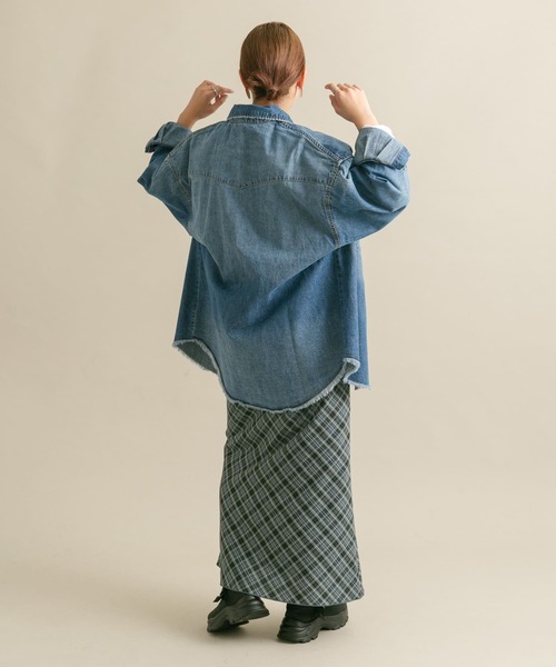 KBF（ケイビーエフ）の「オーバーデニムシャツ（シャツ/ブラウス・レディース・ブルー/ブラック・ONE）」の11枚目の写真