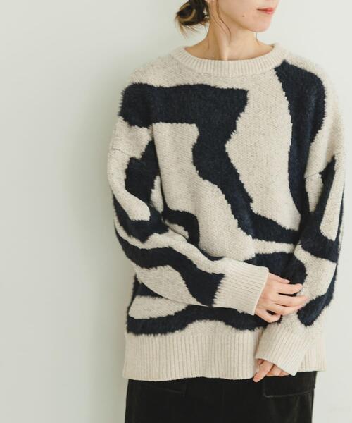 ITEMS URBANRESEARCH（アイテムズ アーバンリサーチ）の「モールフェザージャガードニット（ニット/セーター・レディース・チャコールグレー/アイボリー/ブラウン・FREE）」の2枚目の写真