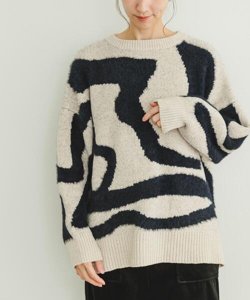 ITEMS URBANRESEARCH（アイテムズ アーバンリサーチ）の「モールフェザージャガードニット（ニット/セーター・レディース・チャコールグレー/アイボリー/ブラウン・FREE）」の4枚目の写真