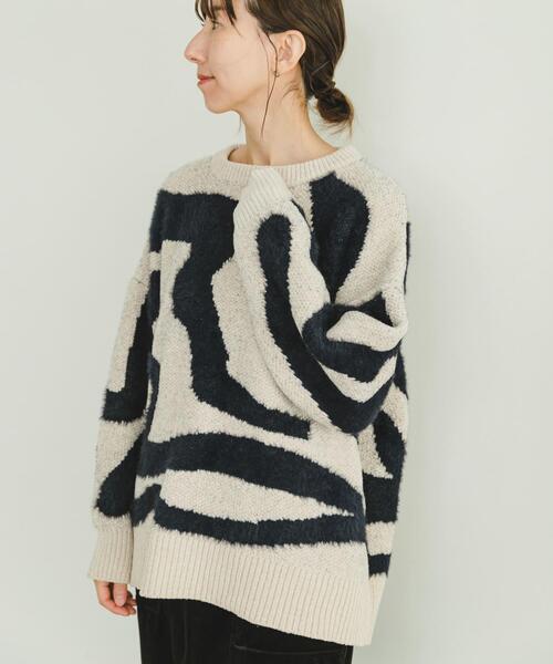 ITEMS URBANRESEARCH（アイテムズ アーバンリサーチ）の「モールフェザージャガードニット（ニット/セーター・レディース・チャコールグレー/アイボリー/ブラウン・FREE）」の5枚目の写真