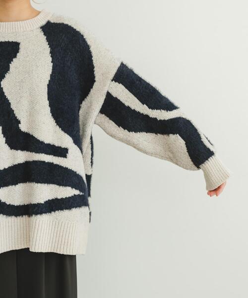 ITEMS URBANRESEARCH（アイテムズ アーバンリサーチ）の「モールフェザージャガードニット（ニット/セーター・レディース・チャコールグレー/アイボリー/ブラウン・FREE）」の9枚目の写真