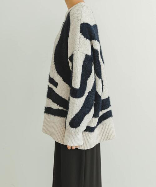 ITEMS URBANRESEARCH（アイテムズ アーバンリサーチ）の「モールフェザージャガードニット（ニット/セーター・レディース・チャコールグレー/アイボリー/ブラウン・FREE）」の15枚目の写真