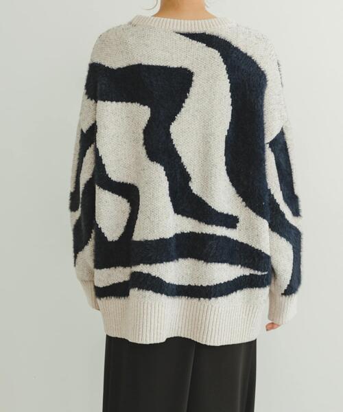 ITEMS URBANRESEARCH（アイテムズ アーバンリサーチ）の「モールフェザージャガードニット（ニット/セーター・レディース・チャコールグレー/アイボリー/ブラウン・FREE）」の16枚目の写真