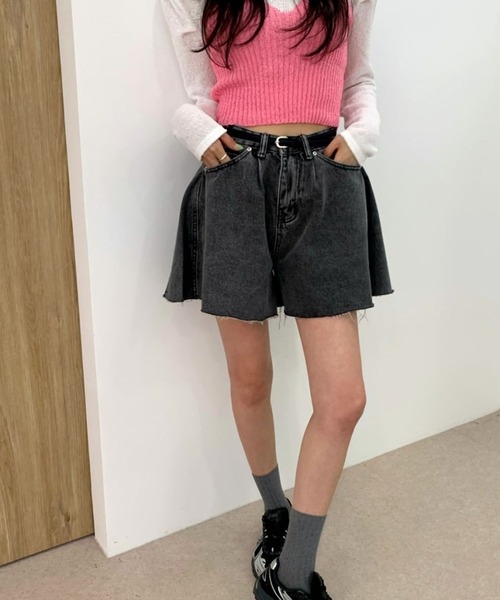 LYEON(リヨン)の「切りっぱなしフレアデニムショートパンツ/デニムスカパン(デニムパンツ・レディース・ブルー/ブラック・MEDIUM/SMALL)」の19枚目の写真