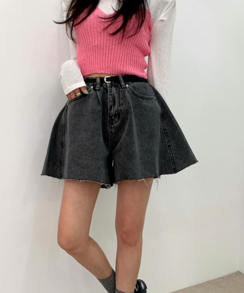 LYEON(リヨン)の「切りっぱなしフレアデニムショートパンツ/デニムスカパン(デニムパンツ・レディース・ブルー/ブラック・MEDIUM/SMALL)」の20枚目の写真