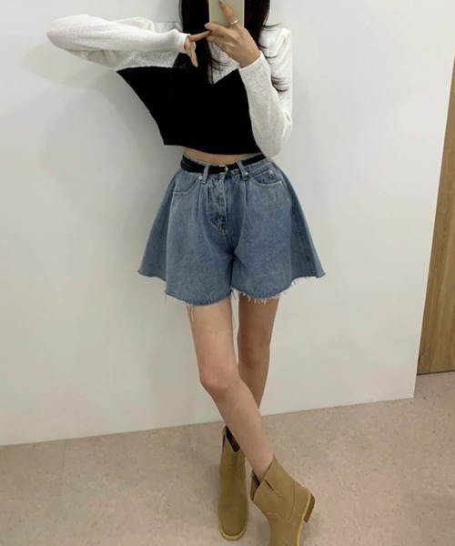 LYEON(リヨン)の「切りっぱなしフレアデニムショートパンツ/デニムスカパン(デニムパンツ・レディース・ブルー/ブラック・MEDIUM/SMALL)」の3枚目の写真