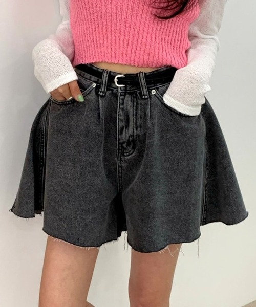 LYEON(リヨン)の「切りっぱなしフレアデニムショートパンツ/デニムスカパン(デニムパンツ・レディース・ブルー/ブラック・MEDIUM/SMALL)」の21枚目の写真