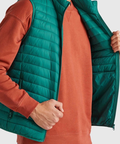 BENETTON (UNITED COLORS OF BENETTON)(ベネトンユナイテッドカラーズオブベネトン)の「【GREEN B】リサイクルナイロン無地中綿ベスト(ベスト・メンズ・グレイッシュブルー/グリーン・SMALL/MEDIUM)」の8枚目の写真