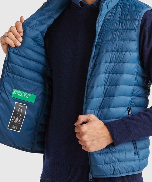 BENETTON (UNITED COLORS OF BENETTON)(ベネトンユナイテッドカラーズオブベネトン)の「【GREEN B】リサイクルナイロン無地中綿ベスト(ベスト・メンズ・グレイッシュブルー/グリーン・SMALL/MEDIUM)」の5枚目の写真