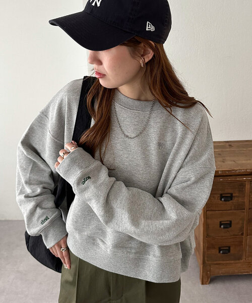 DISCOAT(ディスコート)の「【新色追加/WEB限定】袖ロゴ刺繍ショートスウェット(Tシャツ/カットソー・レディース・チャコールグレー/グレー/ライトベージュ/グレー系その他/ピンクベージュ/グレー系その他2/ブラウン・MEDIUM)」の19枚目の写真