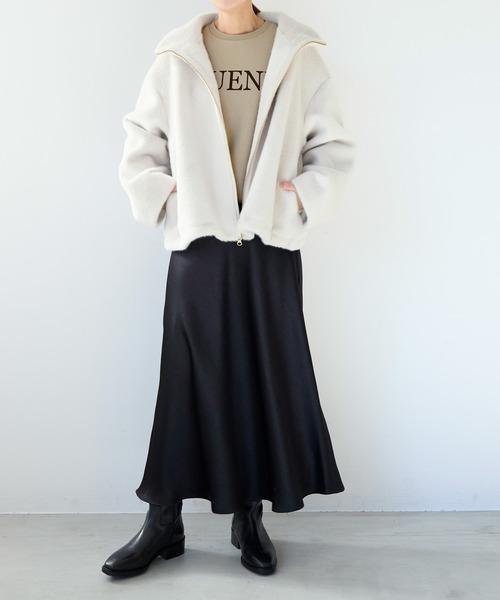 MICA&DEAL(マイカ&ディール)の「スタンドカラーファーブルゾン(ブルゾン・レディース・オフホワイト/グレイッシュベージュ・FREE)」の5枚目の写真