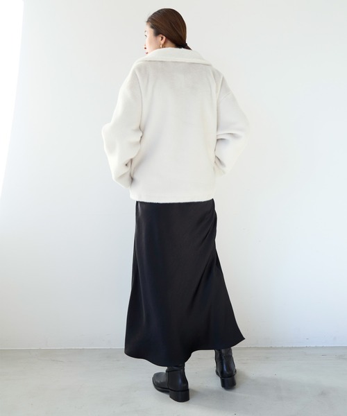 MICA&DEAL(マイカ&ディール)の「スタンドカラーファーブルゾン(ブルゾン・レディース・オフホワイト/グレイッシュベージュ・FREE)」の6枚目の写真