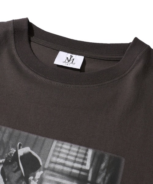 ADPOSION(アドポーション)の「【MICHAEL JACKSON/マイケル・ジャクソン】 リラックスフィット フロントプリント クルーネックTシャツ(Tシャツ/カットソー・レディース・チャコールグレー/ブラック・MEDIUM/LARGE/X-LARGE)」の7枚目の写真