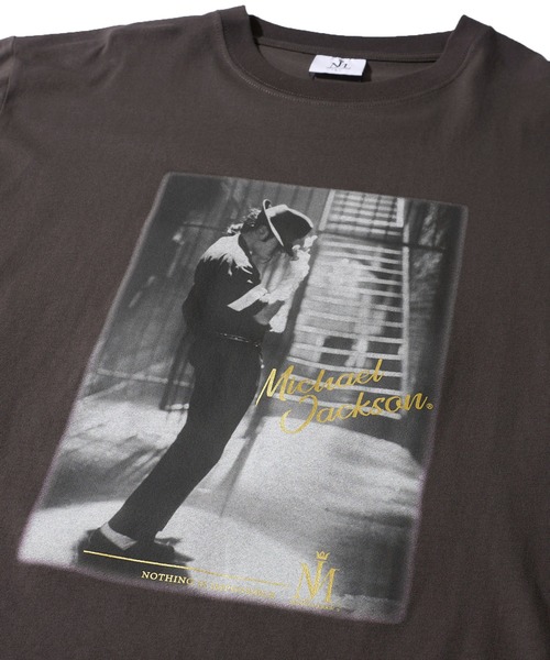 ADPOSION(アドポーション)の「【MICHAEL JACKSON/マイケル・ジャクソン】 リラックスフィット フロントプリント クルーネックTシャツ(Tシャツ/カットソー・レディース・チャコールグレー/ブラック・MEDIUM/LARGE/X-LARGE)」の8枚目の写真