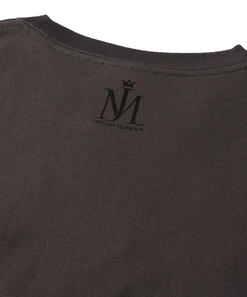 ADPOSION(アドポーション)の「【MICHAEL JACKSON/マイケル・ジャクソン】 リラックスフィット フロントプリント クルーネックTシャツ(Tシャツ/カットソー・レディース・チャコールグレー/ブラック・MEDIUM/LARGE/X-LARGE)」の10枚目の写真