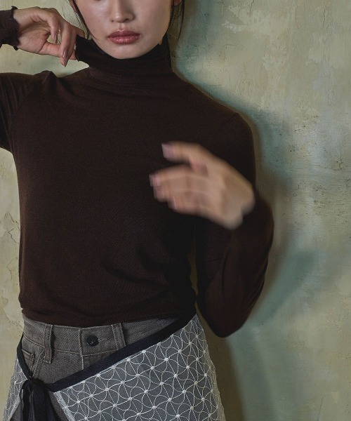 marjour(マージュール)の「SHEER TURTLE KNIT(ニット/セーター・レディース・ブラウン/レッド/オフホワイト・MEDIUM)」の14枚目の写真