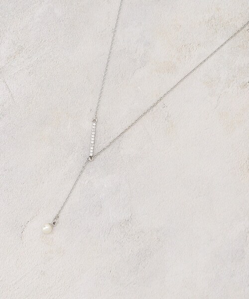 grove(グローブ)の「パール調ビジューバーY字ショートネックレス(ネックレス・レディース・ピンクゴールド/シルバー・00)」の1枚目の写真