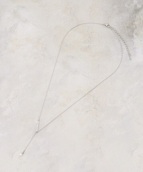 grove(グローブ)の「パール調ビジューバーY字ショートネックレス(ネックレス・レディース・ピンクゴールド/シルバー・00)」の4枚目の写真