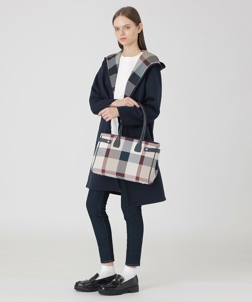 BLUE LABEL CRESTBRIDGE(ブルーレーベルクレストブリッジ)の「クレストブリッジチェックキャンバスハトメトート(トートバッグ・レディース・ベージュ系その他・FREE)」の6枚目の写真