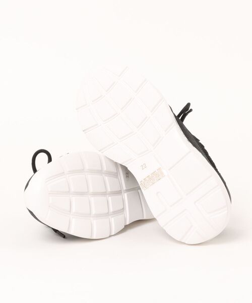 tsumori chisato WALK(ツモリチサトウォーク)の「レースアップ風スリッポンスニーカー(スニーカー・レディース・ブラック/ベージュ/アイボリー・24.5cm/23.0cm/24.0cm/22.0cm/22.5cm/23.5cm)」の5枚目の写真