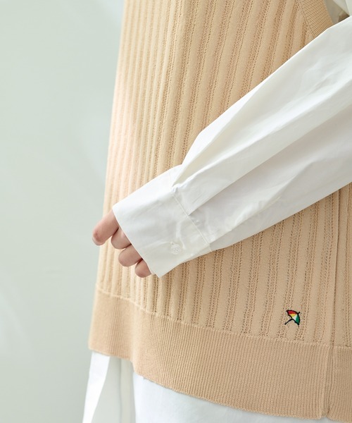 Arnold Palmer（アーノルドパーマー）の「シアーニット ベスト × シャツ レイヤード セット（アンサンブル・レディース・ライトベージュ/ブラック/ライトブルー・M/S/L）」の7枚目の写真