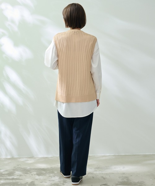 Arnold Palmer（アーノルドパーマー）の「シアーニット ベスト × シャツ レイヤード セット（アンサンブル・レディース・ライトベージュ/ブラック/ライトブルー・M/S/L）」の4枚目の写真