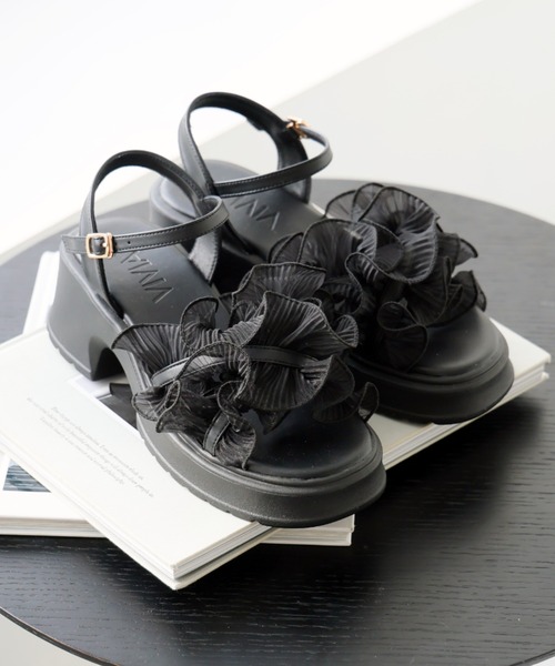 VIVIAN（ヴィヴィアン）の「シアークロスフリル厚底ストラップサンダル（サンダル・レディース・ブラック/グレー/アイボリー/ネイビー/ダークブラウン/クリアブラック/ライトグレー/ピンク・LL/S/M/L/SS）」の14枚目の写真