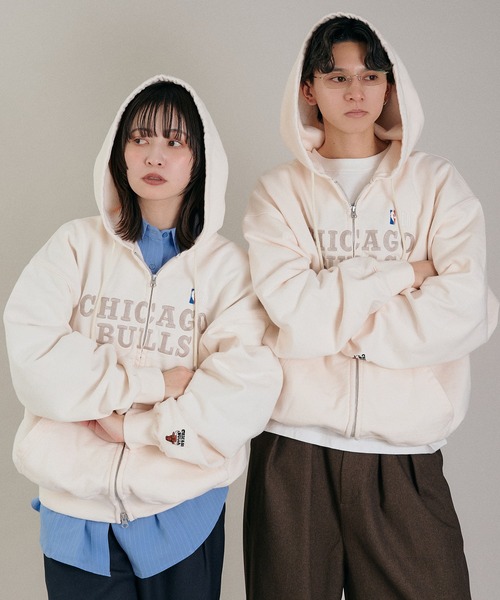 Perushu（ペルーシュ）の「Perushu / NBA ヘビーウェイトヴィンテージ加工ダブルジップロゴ刺繍スウェットフーディ（パーカー・メンズ・ベージュ/ネイビー/チャコールグレー/ライトイエロー/アイボリー/ブラック・LARGE/MEDIUM）」の2枚目の写真