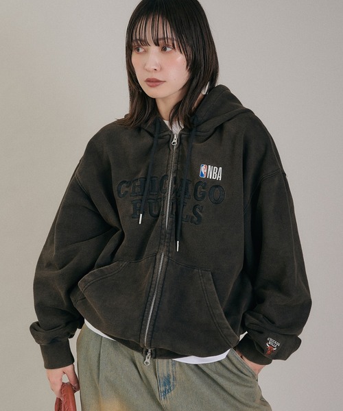 Perushu（ペルーシュ）の「Perushu / NBA ヘビーウェイトヴィンテージ加工ダブルジップロゴ刺繍スウェットフーディ（パーカー・メンズ・ベージュ/ネイビー/チャコールグレー/ライトイエロー/アイボリー/ブラック・LARGE/MEDIUM）」の21枚目の写真