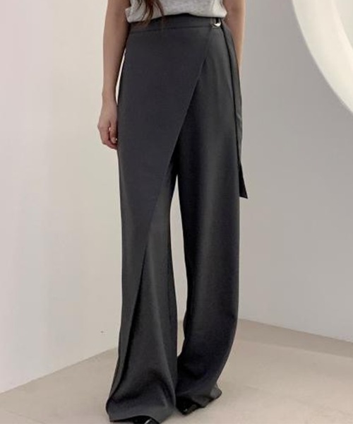 DAY CLOSET(デイ クローゼット)の「レディース 履くだけでこなれ見え。ラップデザインハイウエストストレートワイドパンツ(スラックス・レディース・ダークグレー/グレー系その他・FREE)」の1枚目の写真
