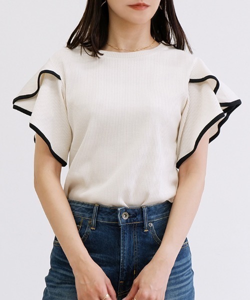 CLOTHY（クロシィ）の「【揺れるチューリップスリーブがCUTE♪】テレコ袖フリルTシャツ（Tシャツ/カットソー・レディース・オフホワイト/ブラック/アイボリー/モカ・MEDIUM/LARGE）」の4枚目の写真
