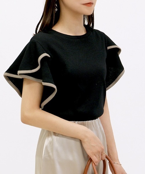 CLOTHY（クロシィ）の「【揺れるチューリップスリーブがCUTE♪】テレコ袖フリルTシャツ（Tシャツ/カットソー・レディース・オフホワイト/ブラック/アイボリー/モカ・MEDIUM/LARGE）」の2枚目の写真