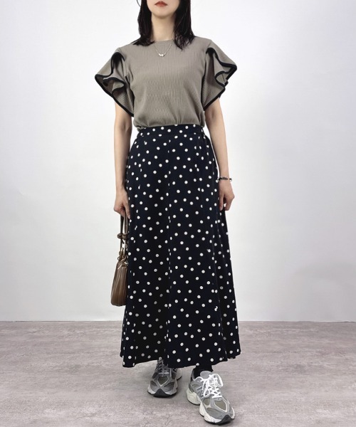 CLOTHY（クロシィ）の「【揺れるチューリップスリーブがCUTE♪】テレコ袖フリルTシャツ（Tシャツ/カットソー・レディース・オフホワイト/ブラック/アイボリー/モカ・MEDIUM/LARGE）」の8枚目の写真
