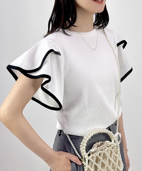 CLOTHY（クロシィ）の「【揺れるチューリップスリーブがCUTE♪】テレコ袖フリルTシャツ（Tシャツ/カットソー・レディース・オフホワイト/ブラック/アイボリー/モカ・MEDIUM/LARGE）」の11枚目の写真
