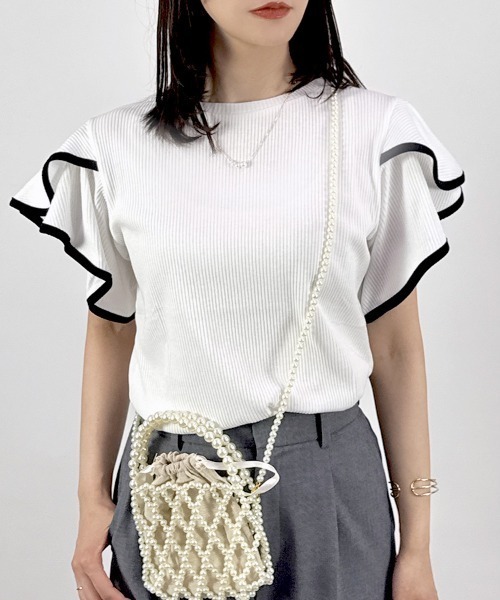 CLOTHY（クロシィ）の「【揺れるチューリップスリーブがCUTE♪】テレコ袖フリルTシャツ（Tシャツ/カットソー・レディース・オフホワイト/ブラック/アイボリー/モカ・MEDIUM/LARGE）」の13枚目の写真