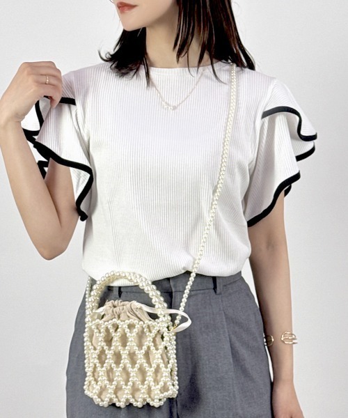 CLOTHY（クロシィ）の「【揺れるチューリップスリーブがCUTE♪】テレコ袖フリルTシャツ（Tシャツ/カットソー・レディース・オフホワイト/ブラック/アイボリー/モカ・MEDIUM/LARGE）」の12枚目の写真